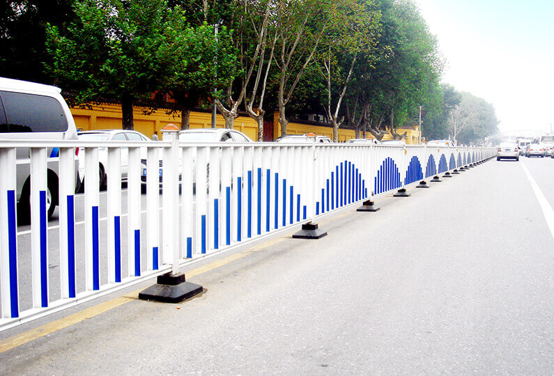 市政护栏现被运用在许多领域